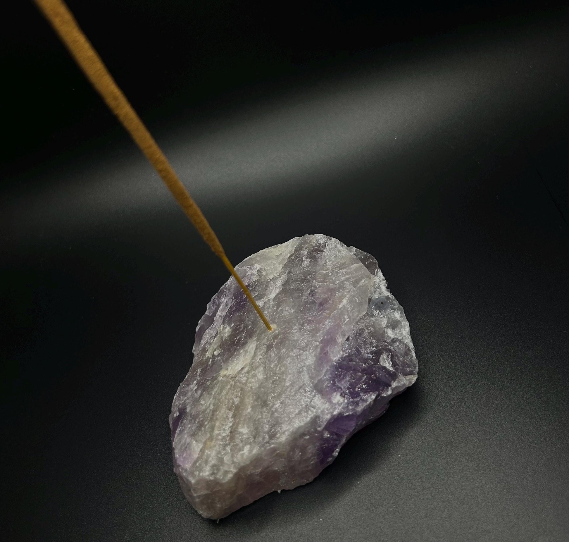 Amethyst Incense Holder – Witchy Crystal Altar Decor, Spiritual Cleansing & Meditation Accessory, Random Pick